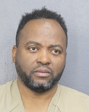 SERGE FOSSO TCHOUGO  Records SERGE FOSSO TCHOUGO  / SERGE FOSSO TCHOUGO  Photos SERGE FOSSO TCHOUGO 