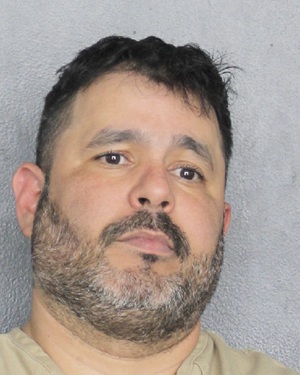 YUSNIEL ORTEGA HERNANDEZ  Records YUSNIEL ORTEGA HERNANDEZ  / YUSNIEL ORTEGA HERNANDEZ  Photos YUSNIEL ORTEGA HERNANDEZ 