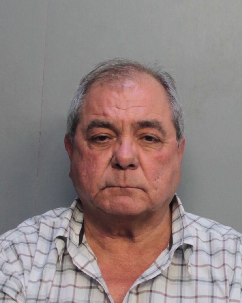 Carlos Guelebanzu Records Carlos Guelebanzu / Carlos Guelebanzu Photos Carlos Guelebanzu