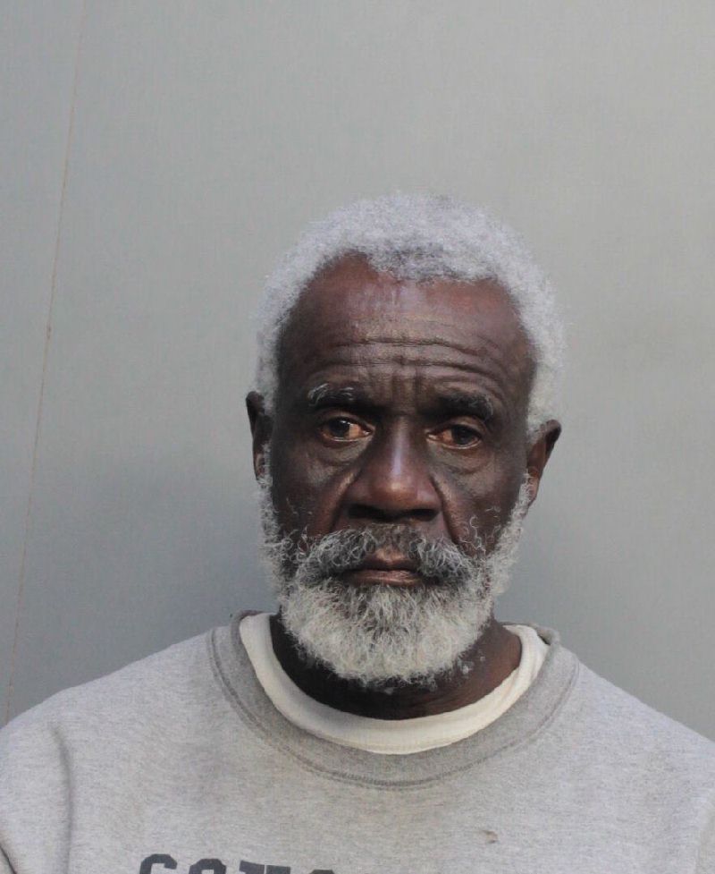 Eladio Payne Records Eladio Payne / Eladio Payne Photos Eladio Payne