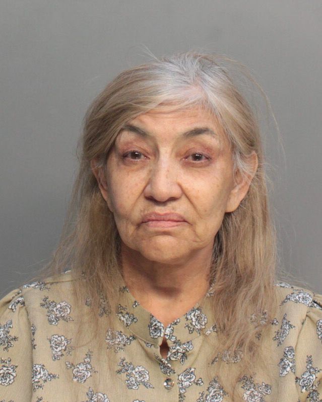 Dina Renjifo Records Dina Renjifo / Dina Renjifo Photos Dina Renjifo