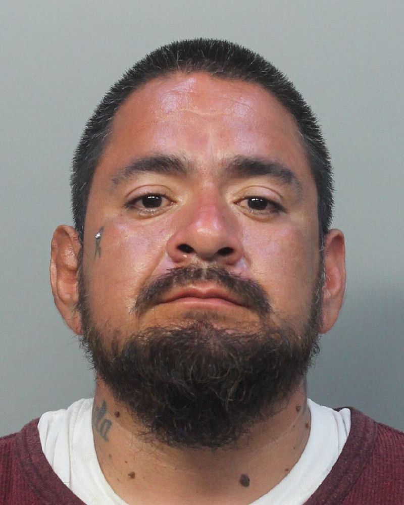 Roberto Flores Records Roberto Flores / Roberto Flores Photos Roberto Flores